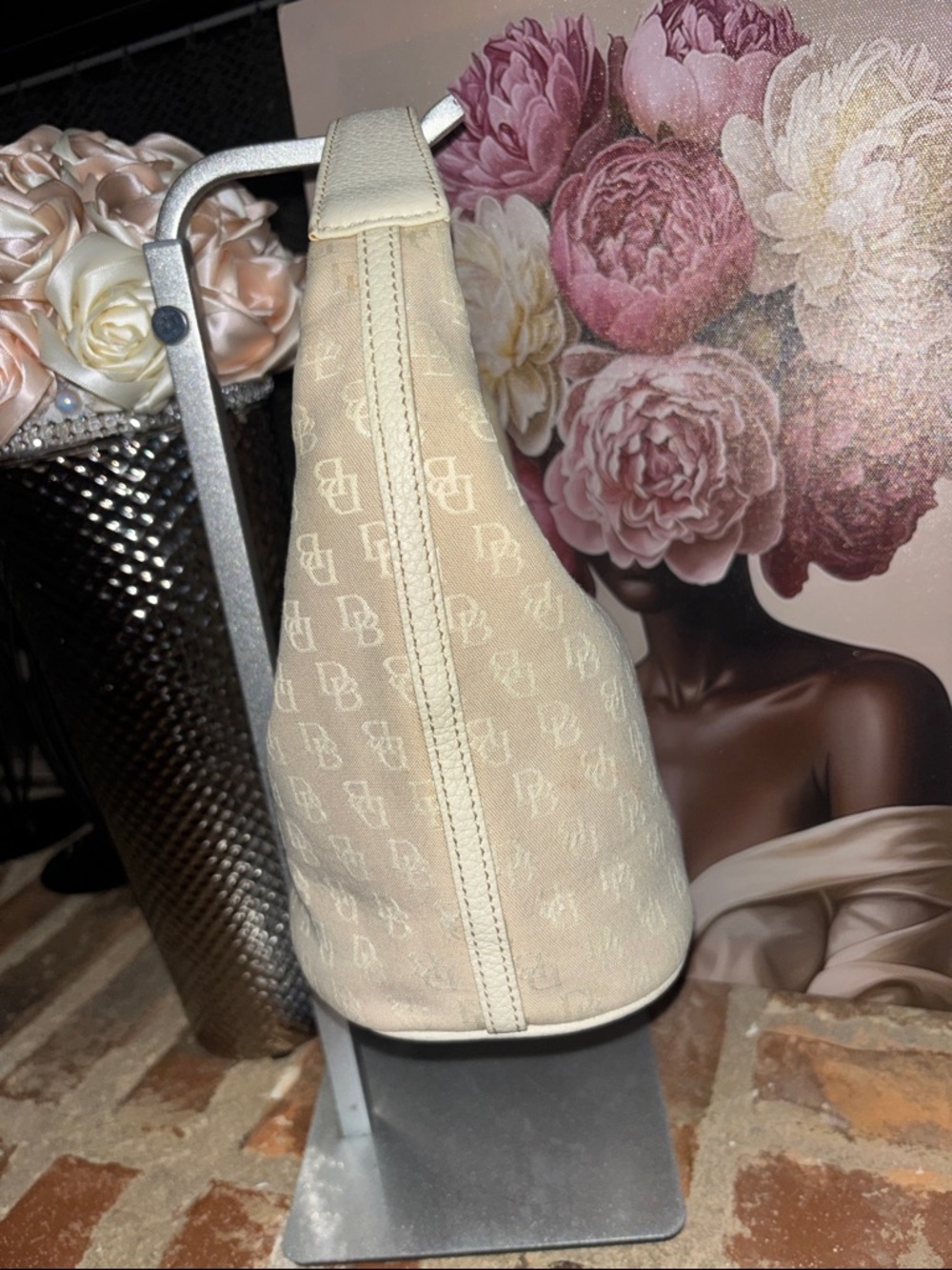 Dooney & Bourke - Picture 7 of 10